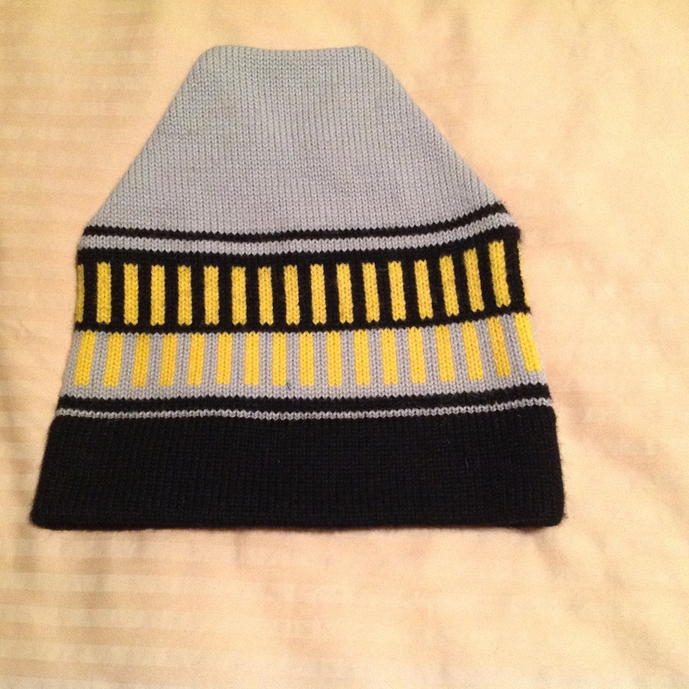 Ossi Ski Hat In Excellent Condition